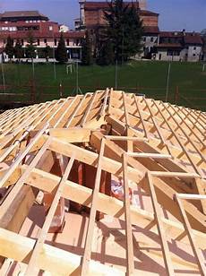 tetto a padiglione in legno foto costruzione di un tetto a padiglione di edil trovato tetto a padiglione in legno foto costruzione di un tetto a padiglione di edil trovato