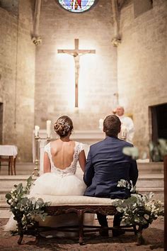 C&A 5/08/2017 église de châteaurenard #mariage#wedding#eglise#church#banc#eucalyptus#olivier#fleuriste#florist#fleurs#flowers#… | Iglesias boda, Temas de boda, Boda