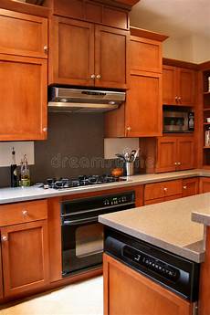 armadietti legno armadietti di legno della cucina neri e stufa inossidabile armadietti legno armadietti di legno della cucina neri e stufa inossidabile