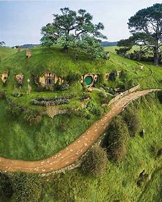 Hobbiton Nuova Zelanda : Hobbiton A Movie Set Adventure Hobbit House The Hobbit Oceania Travel - Lina Godge1976