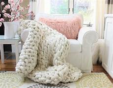 knit diy easy diy chunky knit blankets to cozy up with homelovr knit diy easy diy chunky knit blankets to cozy up with homelovr