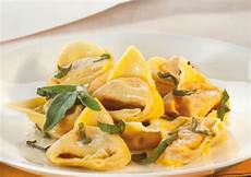 tortelli di zucca mantovana ricetta tortelli di zucca alla salvia granarolo tortelli di zucca mantovana ricetta tortelli di zucca alla salvia granarolo