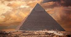 interno della piramide di cheope nella piramide di cheope 232 custodito un trono meteoritico interno della piramide di cheope nella piramide di cheope 232 custodito un trono meteoritico