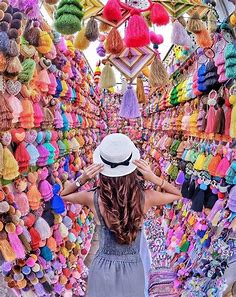 Mercado de Artesanías, San Cristóbal de la Casas, Chiapas 😍❤️ 📸 @dariotfl | Mercados de artesanía, Mexico colores, Lugares hermosos de mexico