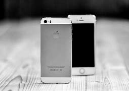 Image result for iPhone SE3 Galaxys22