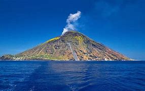 volcanic island 的图像结果
