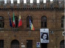 sede comune di roma bandiera pace su sede comune di cerveteri 171 stia sede comune di roma bandiera pace su sede comune di cerveteri 171 stia