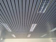 controsoffitto in alluminio controsoffitto doghe alluminio pannelli termoisolanti controsoffitto in alluminio controsoffitto doghe alluminio pannelli termoisolanti