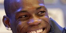 mario balotelli 232 il padre mario balotelli quot se pia 232 far 242 il padre raffaella mario balotelli 232 il padre mario balotelli quot se pia 232 far 242 il padre raffaella