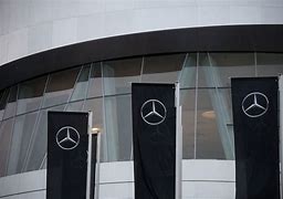 Daimler Truck reaches deal with UAW 的图像结果