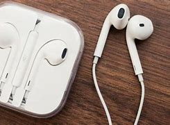 Image result for iPhone SE 2020 EarPods