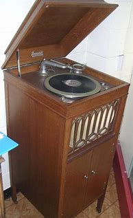 Image result for Brunswick Phonograph Model 17