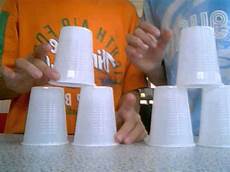 porta bicchieri di plastica gioco con i bicchieri di plastica porta bicchieri di plastica gioco con i bicchieri di plastica