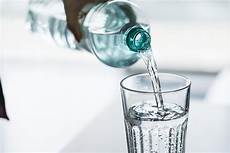 quanti bicchieri d acqua al giorno 8 motivi per bere 8 bicchieri d acqua al giorno salute e quanti bicchieri d acqua al giorno 8 motivi per bere 8 bicchieri d acqua al giorno salute e