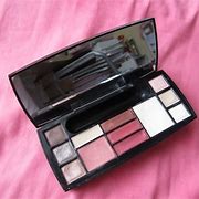 Image result for Coffrets Cadeaux De Maquillage 12 Ans