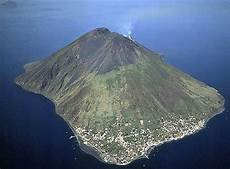 stromboli vacanze stromboli il fascino estremo di un vulcano attivo stromboli vacanze stromboli il fascino estremo di un vulcano attivo