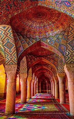 Solve Mosque Interior, Isfahan jigsaw puzzle online with 126 pieces