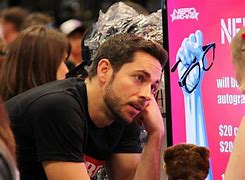 Image result for co_to_za_zachary_levi