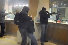 popolare di bari caserta terrore a casal di principe rapina in una all popolare di bari caserta terrore a casal di principe rapina in una all