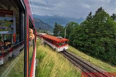 treno a cremagliera svizzera viaggi in moto in svizzera con il maxi scooter bmw c 650 treno a cremagliera svizzera viaggi in moto in svizzera con il maxi scooter bmw c 650