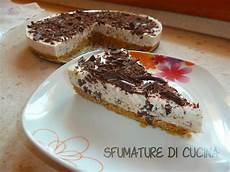torta allo yogurt bicchieri torta fredda allo yogurt e scaglie di cioccolato torta allo yogurt bicchieri torta fredda allo yogurt e scaglie di cioccolato