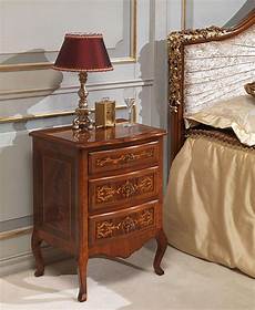 da letto antiquariato da letto classica louvre comodino in noce con da letto antiquariato da letto classica louvre comodino in noce con