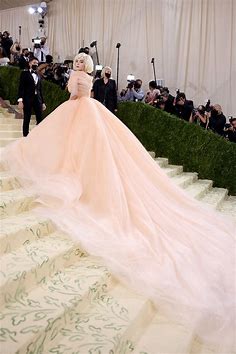 Billie Eilish: l'abito Oscar De La Renta per il Met Gala 2021 celebra Marilyn Monroe | Vogue Italia