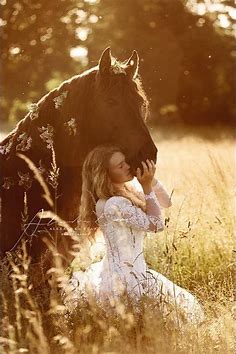 Das größte Glück der Erde liegt auf dem Rücken der Pferde. - #auf #Das #dem #der #Erde #Glück … | Horse photoshoot ideas, Horse girl photography, Equine photography