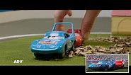🏁 Saetta McQueen aiuta The King | Fianco a fianco Giocattoli | Pixar Cars | Disney Junior IT