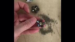 Seed Bead Bliss - Here's how to make a simple flower...