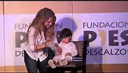 Reportaje HolaTv - Shakira inaugura colegio Pies D