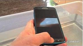 Samsung Galaxy S4 Active hands-on & waterproof testing