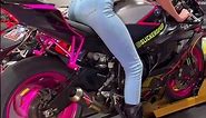 Her pink R6 💕