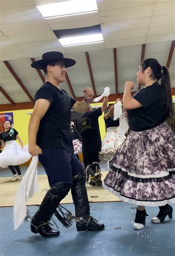 Dale dale dale — Humor y cueca chilena (créditos a Nicolás Coronado Huenulef)