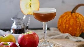 Cocktail Recipe: DELICIOUS Apple Pie Bourbon Cocktail by Everyday Gourmet with Blakely