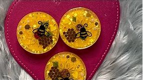 Glitter epoxy bee/sunflower pop sockets