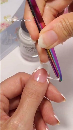 Easy classic French tip nails by @hannahroxit using Le French Manicure Kit from @mtmorgantaylor!