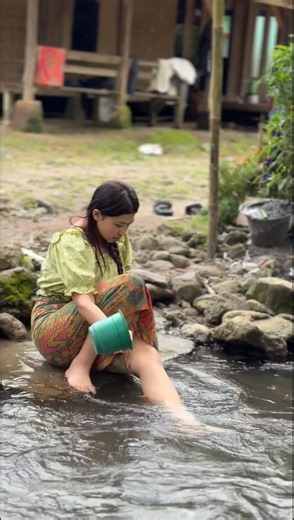 Ngintip Gadis Desa Mandi Di Sungai
