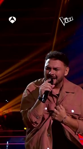 290K views · 3.2K reactions | El corazón lleno de esta actuación de Moisés en #LaVoz. ❤️‍ 朗 ¡Qué bonito ha cantado por Pablo Alborán! Actuación completa  https://atres.red/45h6s40 | La Voz Antena 3 | Facebook