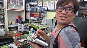 Korean buying cigarettes in 7 Eleven Thailand in Bangkok
