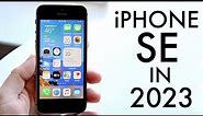 iPhone SE In 2023! (Still Worth It?) (Review)