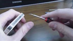 How To Remove and Replace an iPhone 4 Battery