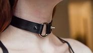 DIY. Making of leather choker necklace with metal ring. mk2
