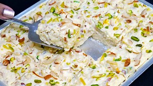 744K views · 5.9K reactions | Bread Kalakand Recipe . . Ingredients List:  सामग्री दूध Milk - 1 litre चीनी Suger - 4 tbsp Cardamom Powder इलाइची पाउडर - 1/2tsp Saffron Strands केसर Chopped Almonds बादाम Chopped Pista पिस्ता Chopped Cashew nut काजू Bread - 8 to 10 pcs | Cook With Parul | Facebook