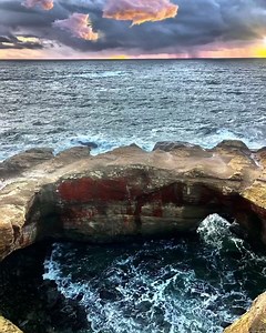 The Devils Punchbowl in Otter Rock is truly one of the best places in Oregon to watch sunsets and storms. #moschowder #mos #mosclamchowder #clamchowder #moswest #otterrock #devilspunchbowl #mosseafood #mosrestaurants #mosseafoodandchowder #mosrestaurant #yagottogotomos #traveloregon #oregoncoast #beachlife #coastlife #coastliving #beachliving #oregonliving #yummy #oregon #pnw #pnwlife #exploregon #oregonliving #thatoregonlife #nwliving #oregoncoastlife #foodie #foodgram | Mo's Seafood & Chowder
