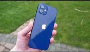 iPhone 12 blue - close up [4K] - 2021 (Nahaufnahme)