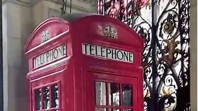 📍K2 Phone Boxes, Londres - K2 a primeira cabine telefônica vermelha da Grã-Bretanha. Esse post é para aqueles que assim como eu, amam um segredinho escondido. Essas cabines telefônicas, ícone inglês, realmente estão bem escondidas e mais: tem seu valor! #londres #london #k2 #sirgilesgilbertscott #telephonebox #redtelephonebox #secretsoflondon #londonsecrets #hiddengems #hiddenlondon #londongems #burlingtonhouse #royalacademyofarts #england #londonarchitecture