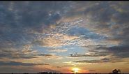 Pemandangan langit awan dan matahari terbit yang estetik (Background video)
