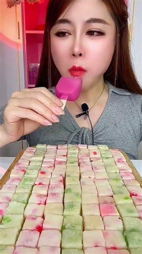Eat ice cream flavor cherry banana Crispy delicious short video