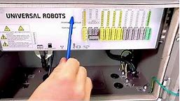 #2 Universal Robots Control Box